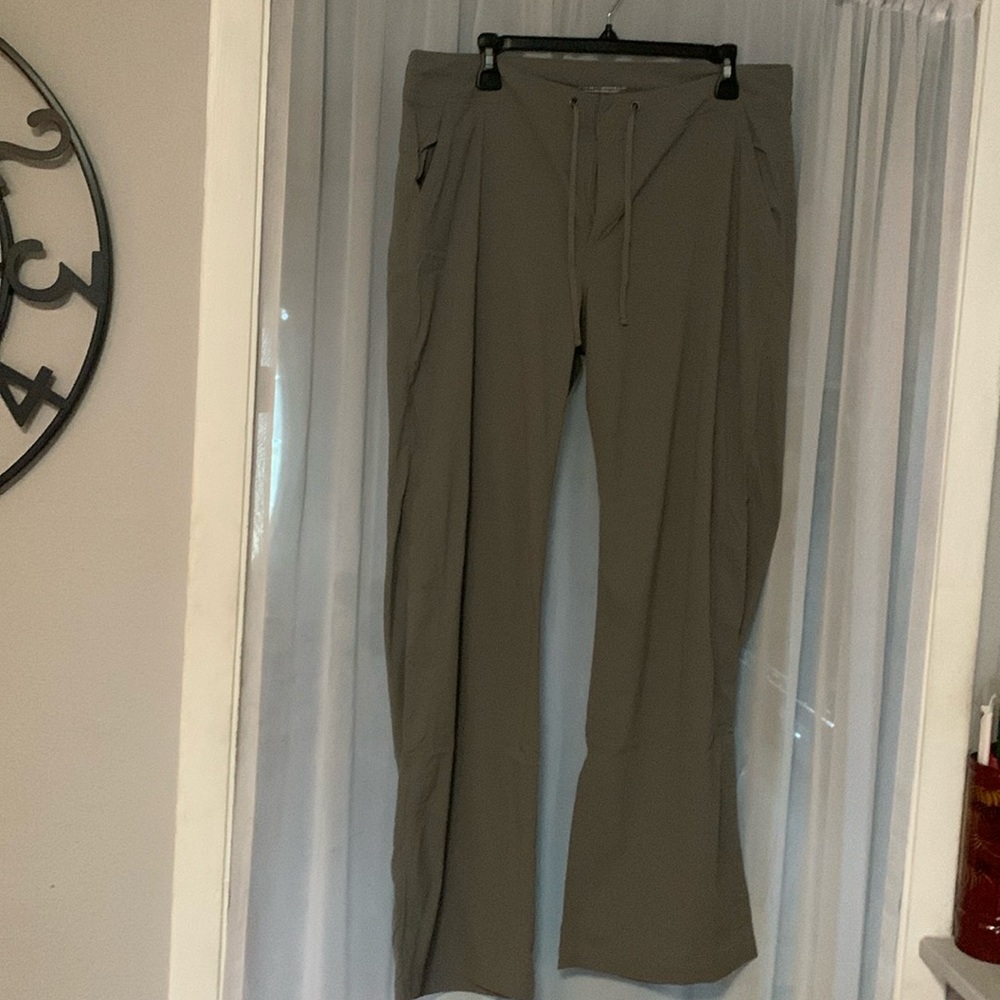 Columbia Omni-shield boot leg pants